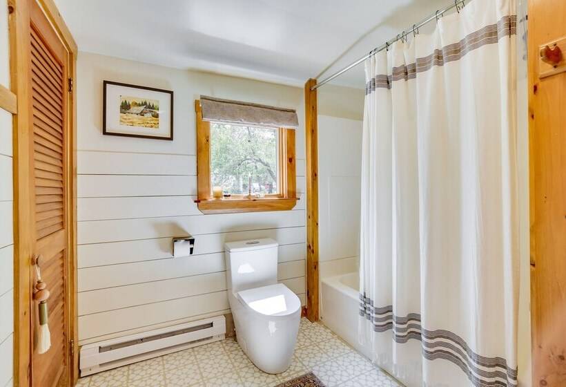 Gorgeous Sunday River Cabin W/ Saltwater Hot Tub!