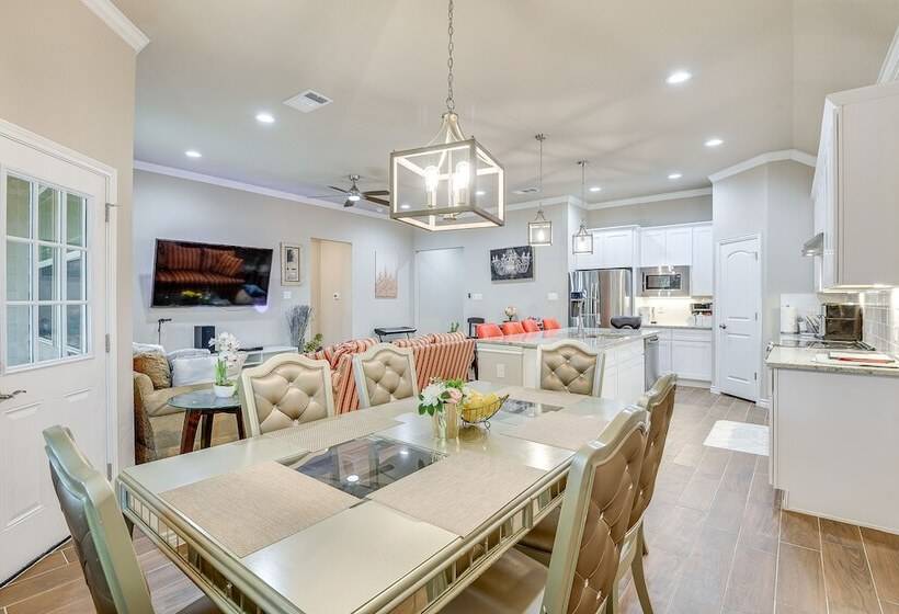 Grand Prairie Gem W/ Yard ~ 5 Mi To At&t Stadium!