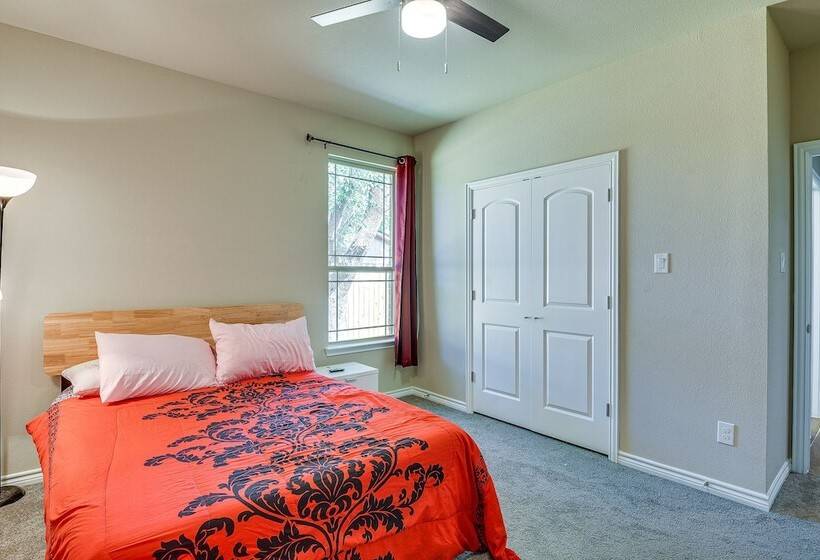 Grand Prairie Gem W/ Yard ~ 5 Mi To At&t Stadium!