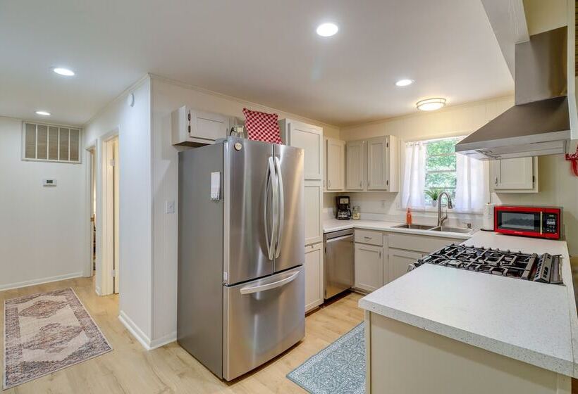 Greers Ferry Hideaway: Lake View, Boat Ramp Access