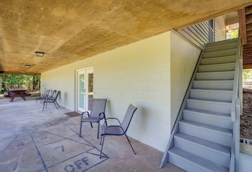 Greers Ferry Hideaway: Lake View, Boat Ramp Access