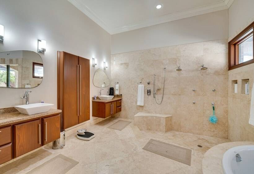 Groveland Home W/ Pool: Luxurious Lakefront Oasis!