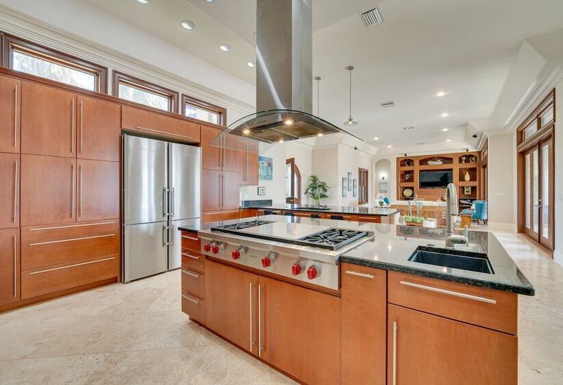 Groveland Home W/ Pool: Luxurious Lakefront Oasis!