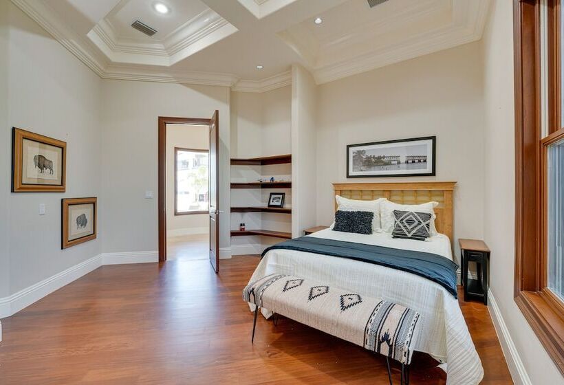 Groveland Home W/ Pool: Luxurious Lakefront Oasis!