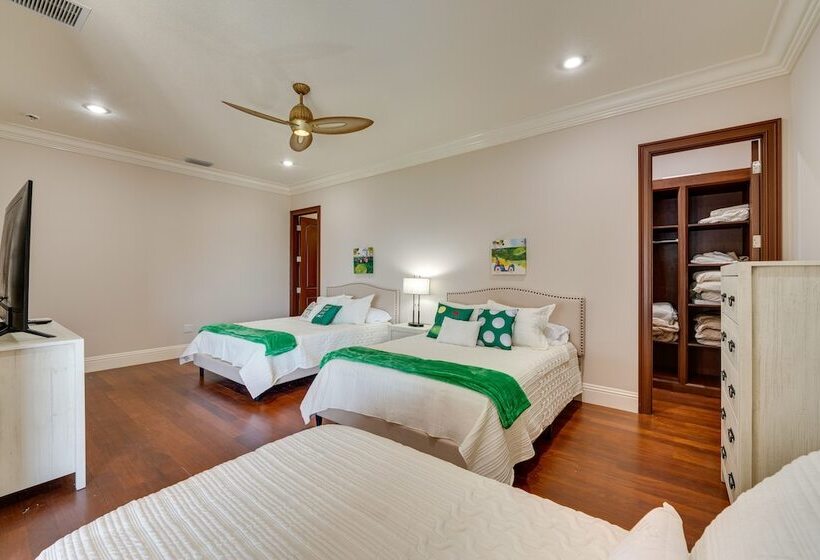 Groveland Home W/ Pool: Luxurious Lakefront Oasis!