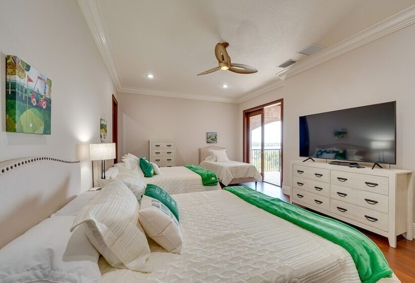 Groveland Home W/ Pool: Luxurious Lakefront Oasis!