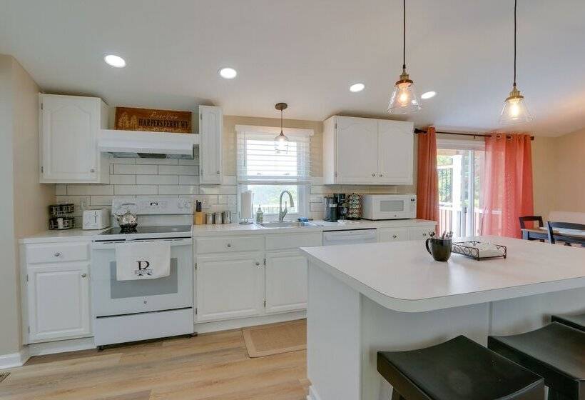 Harpers Ferry Home W/ Private Pool & Hot Tub!