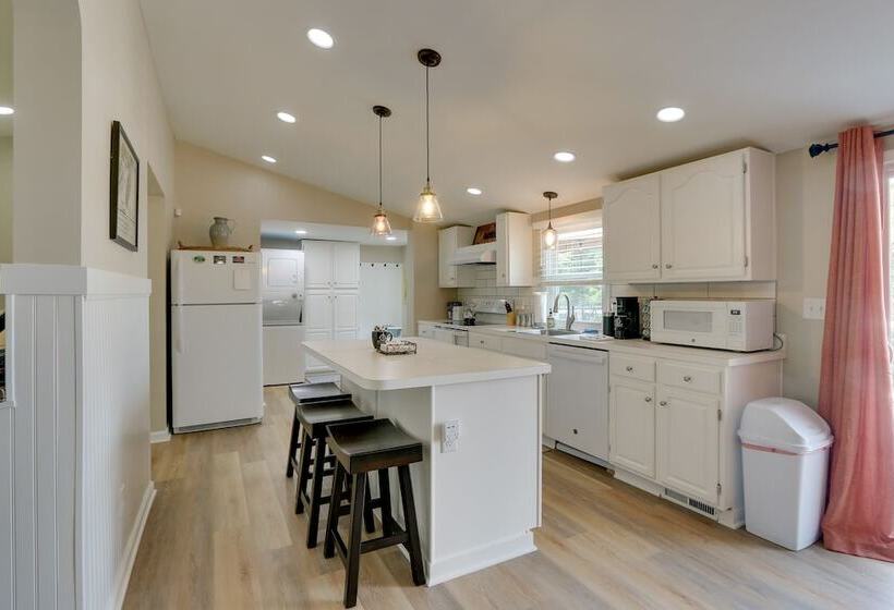 Harpers Ferry Home W/ Private Pool & Hot Tub!