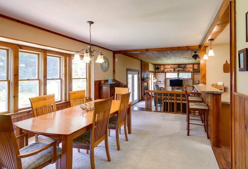 Hart Haven W/ Cozy Fireplace, Deck & Grill!