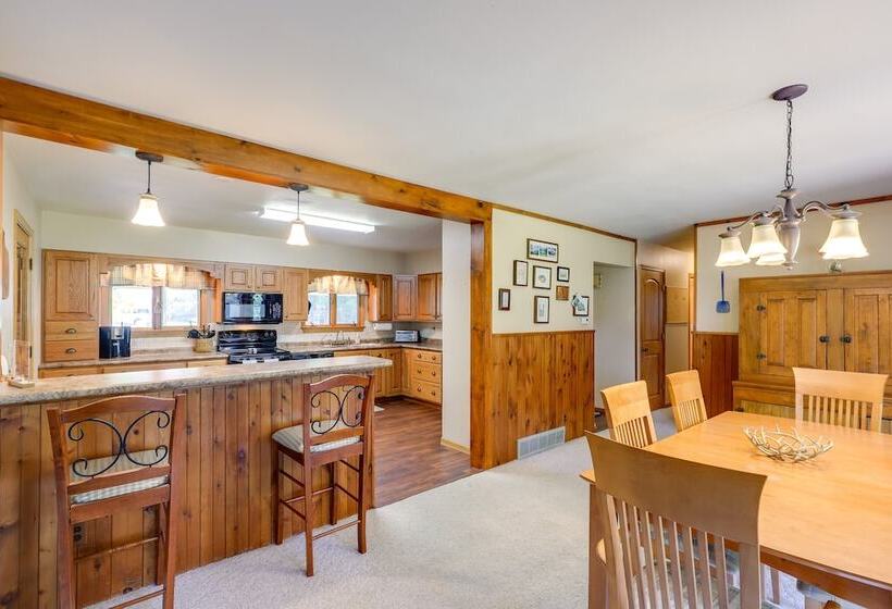 Hart Haven W/ Cozy Fireplace, Deck & Grill!