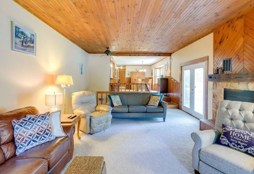 Hart Haven W/ Cozy Fireplace, Deck & Grill!
