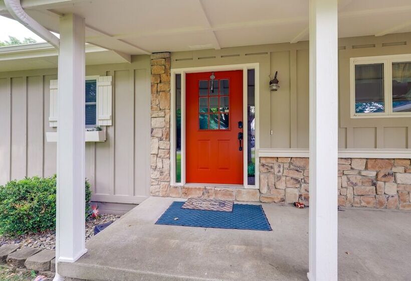 Hart Haven W/ Cozy Fireplace, Deck & Grill!