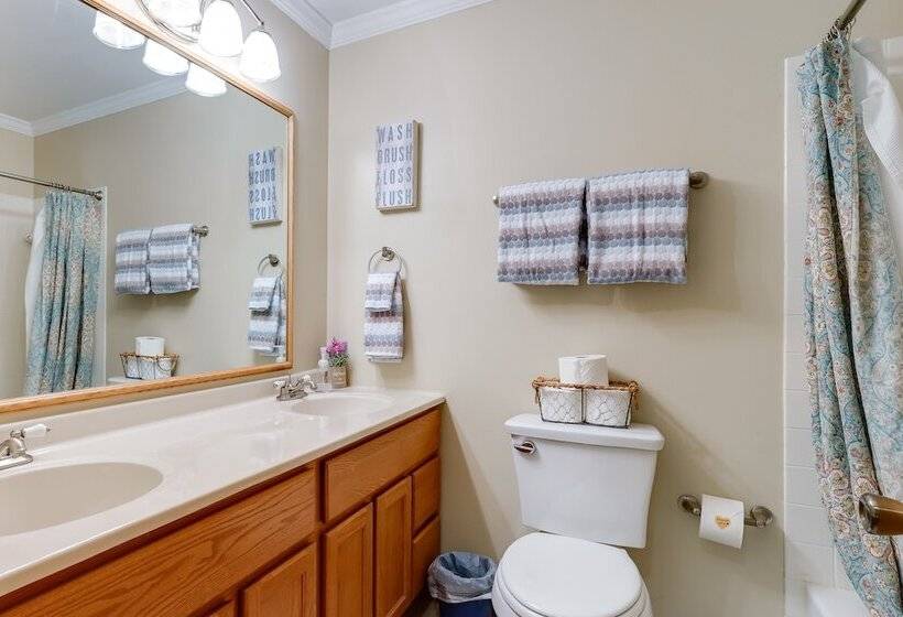 Hart Haven W/ Cozy Fireplace, Deck & Grill!