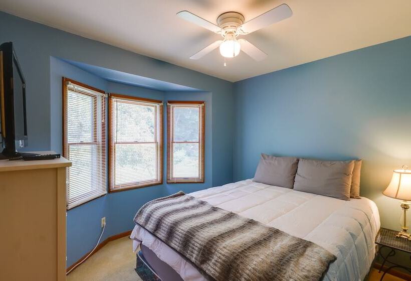 Hart Haven W/ Cozy Fireplace, Deck & Grill!