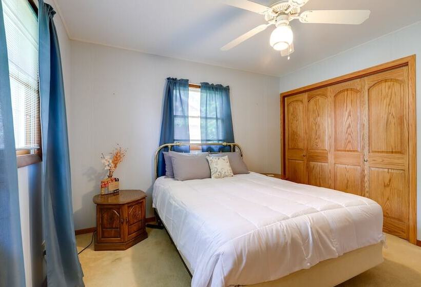 Hart Haven W/ Cozy Fireplace, Deck & Grill!