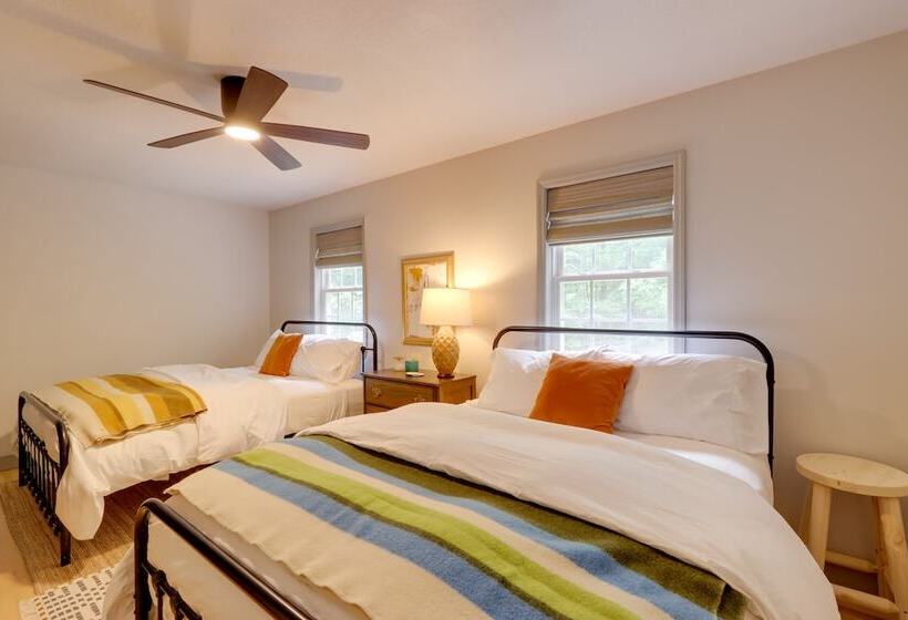 Hayesville River Run Home On Hiwassee River!