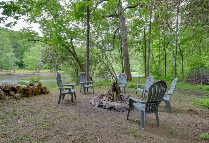 Hayesville River Run Home On Hiwassee River!