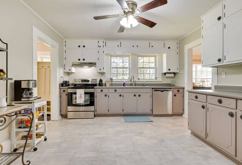 Historic Arab Home: 12 Mi To Guntersville Lake!