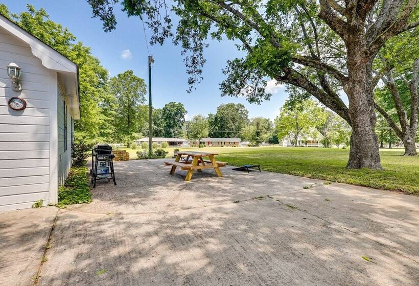 Historic Arab Home: 12 Mi To Guntersville Lake!