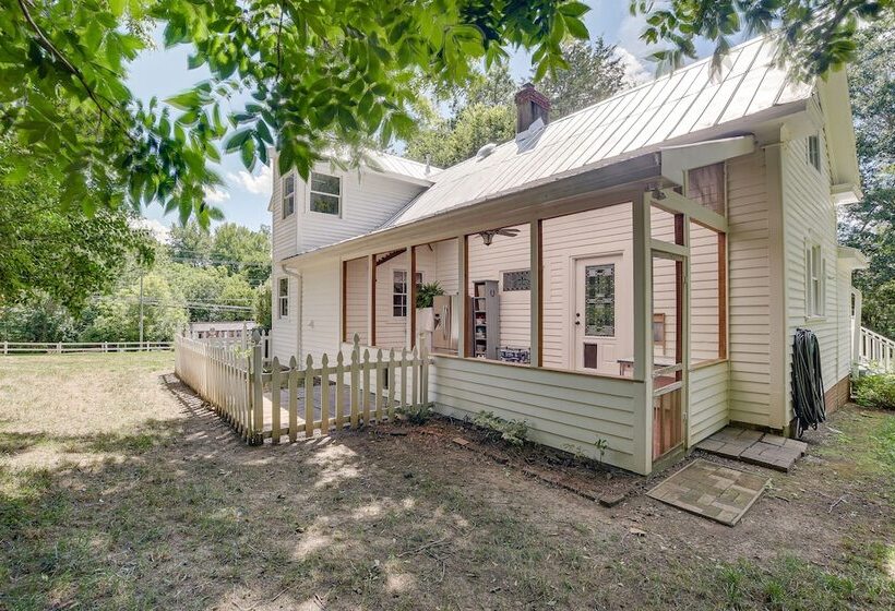 Historic & Charming Pittsboro Home W/ Fireplaces