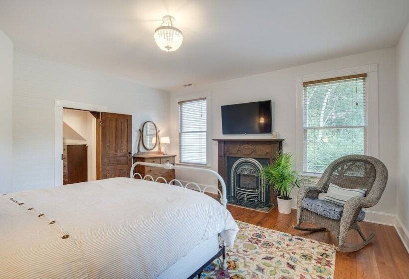 Historic & Charming Pittsboro Home W/ Fireplaces