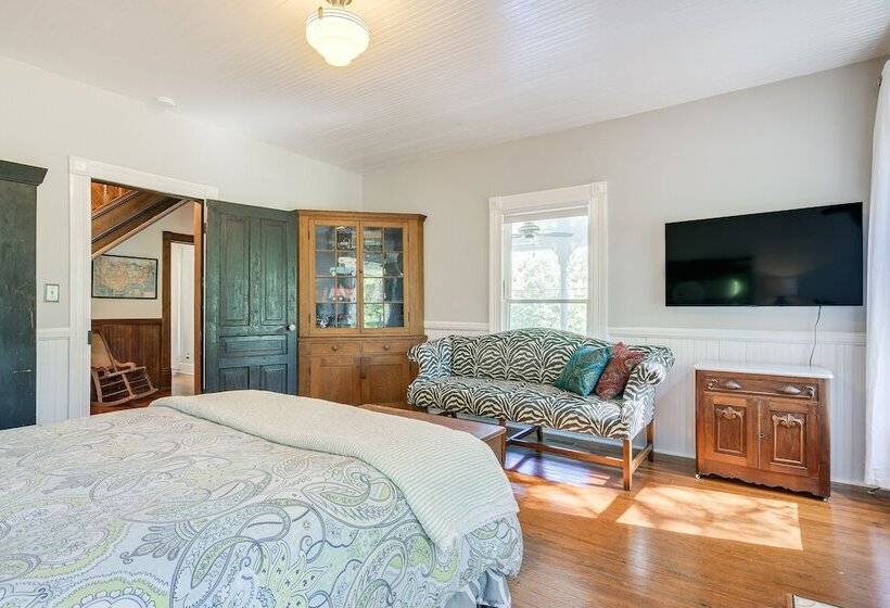 Historic & Charming Pittsboro Home W/ Fireplaces