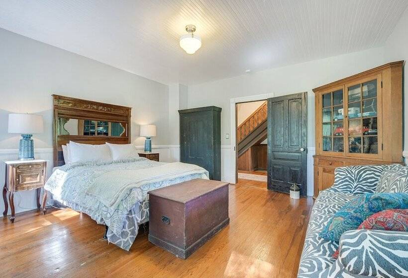 Historic & Charming Pittsboro Home W/ Fireplaces