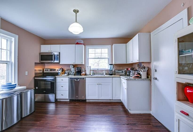 Historic Poughkeepsie Home Near Arlington & Vassar