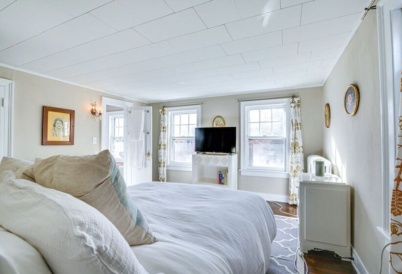 Historic Poughkeepsie Home Near Arlington & Vassar