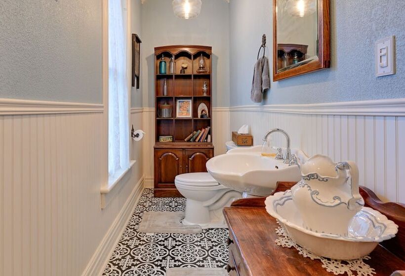 Historical Victorian Home In Charming Waupaca!