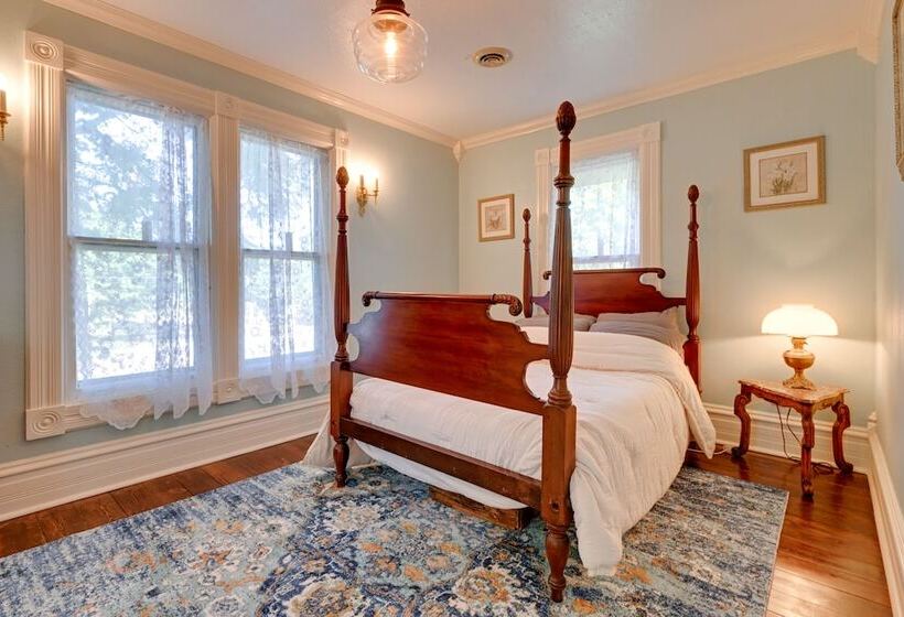 Historical Victorian Home In Charming Waupaca!