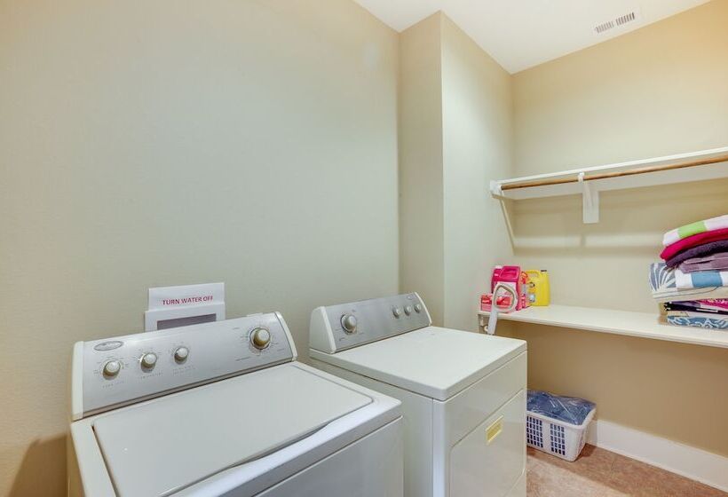 Home On Lake Livingston W/ Deck & 2 Fire Pits!