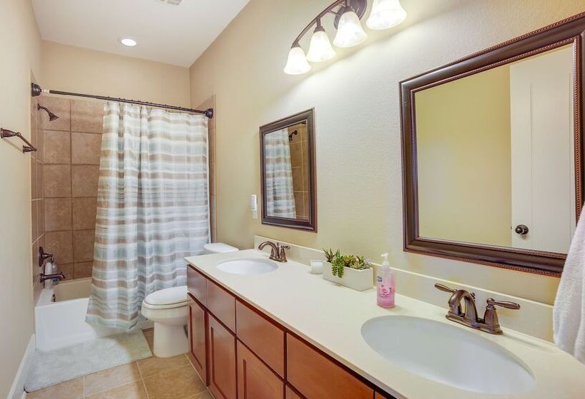 Home On Lake Livingston W/ Deck & 2 Fire Pits!