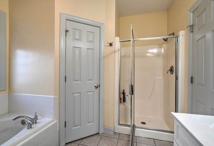 Homey Southport Retreat ~ 8 Mi To Downtown!