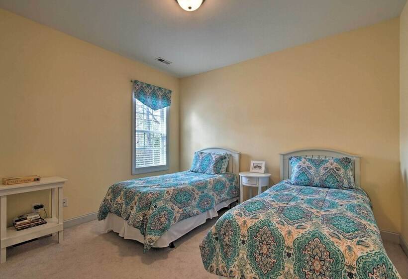 Homey Southport Retreat ~ 8 Mi To Downtown!