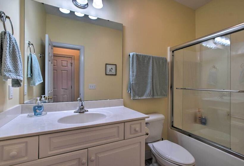 Homey Southport Retreat ~ 8 Mi To Downtown!