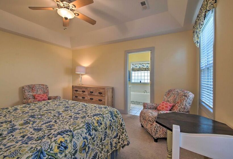 Homey Southport Retreat ~ 8 Mi To Downtown!