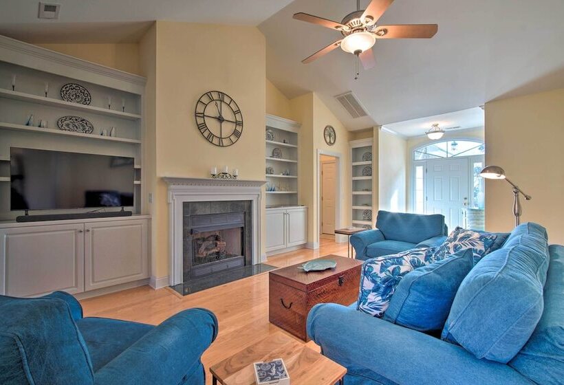 Homey Southport Retreat ~ 8 Mi To Downtown!