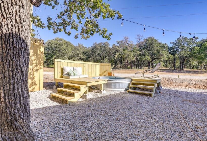 Horse Friendly Weatherford Oasis W/ Splash Pool