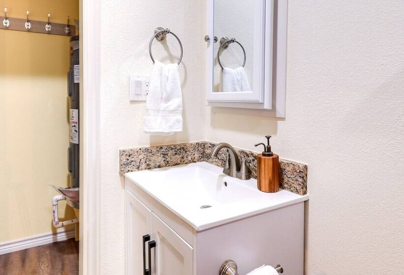 Horse Friendly Weatherford Oasis W/ Splash Pool