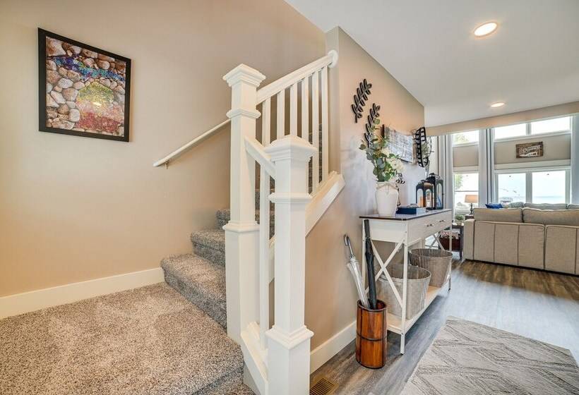 Houghton Lake Home W/ Private Dock + Kayaks!