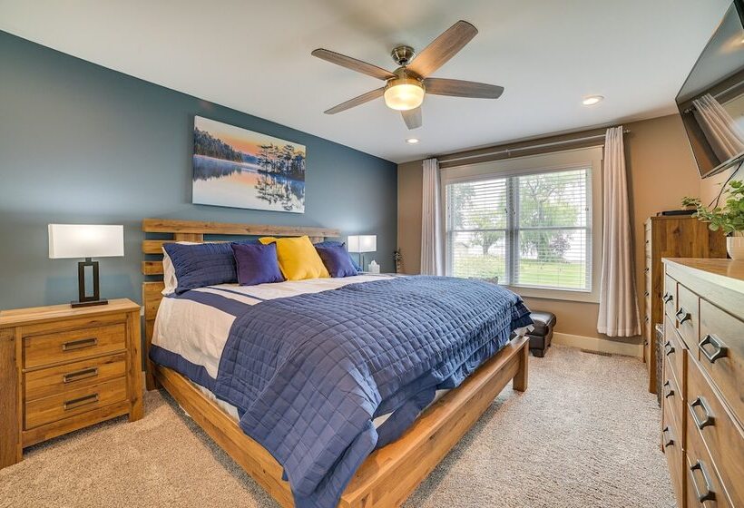 Houghton Lake Home W/ Private Dock + Kayaks!