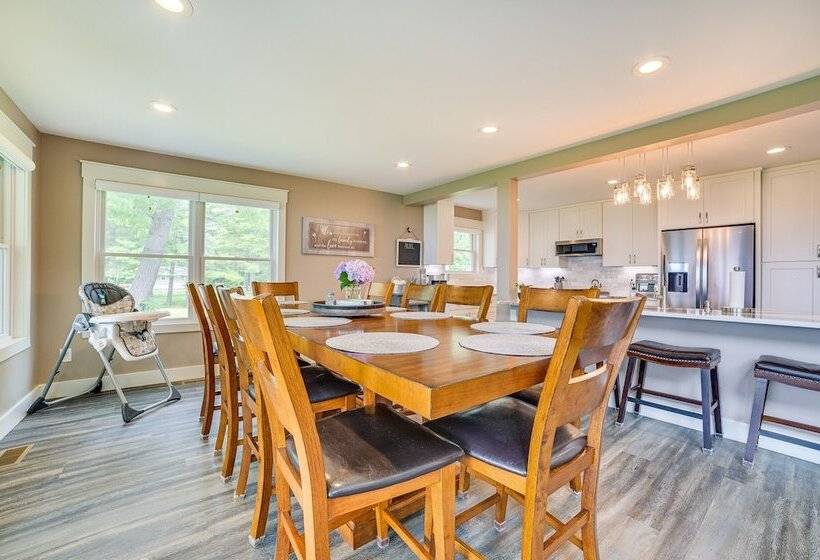 Houghton Lake Home W/ Private Dock + Kayaks!