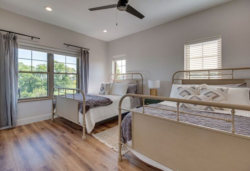 Idyllic Williamstown Retreat W/ Hot Tub & Pool!