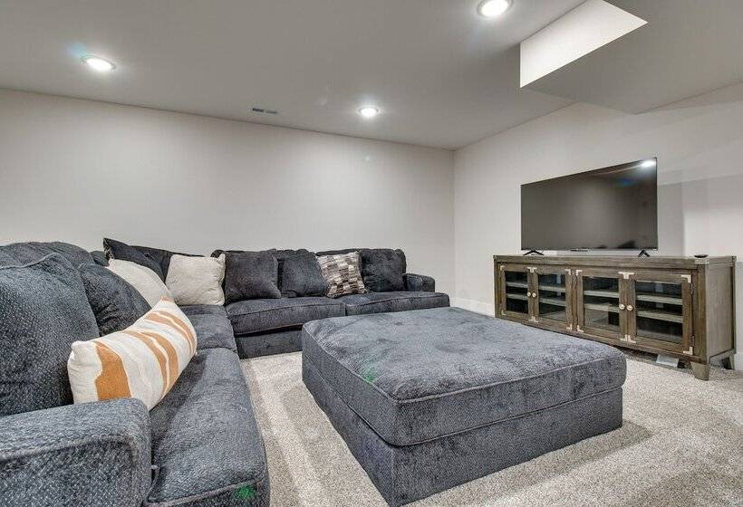 Idyllic Williamstown Retreat W/ Hot Tub & Pool!