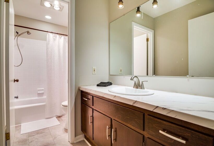 Inviting Lancaster Vacation Home: 3 Mi To Downtown