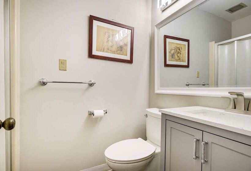 Inviting Lancaster Vacation Home: 3 Mi To Downtown