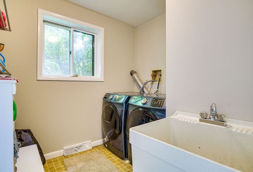 Inviting Lancaster Vacation Home: 3 Mi To Downtown