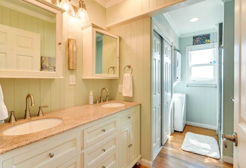 < 1 Mi To Ocean: Water View Home In Jamaica Beach