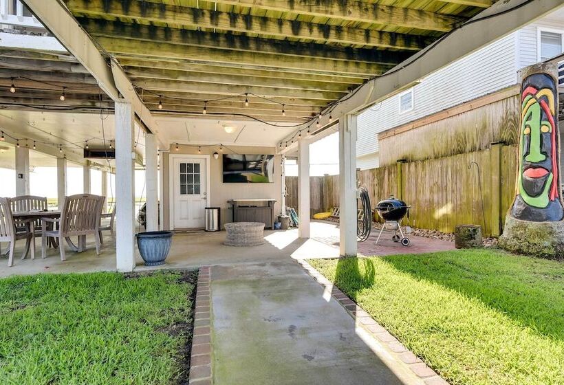 < 1 Mi To Ocean: Water View Home In Jamaica Beach